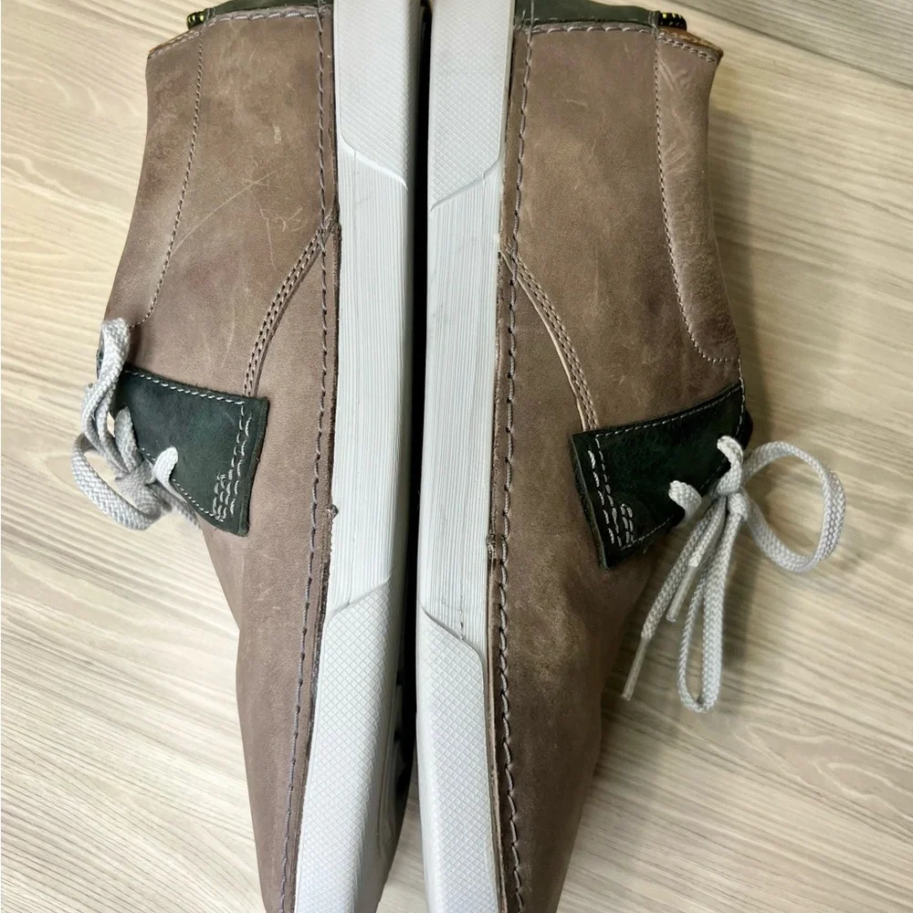 Clarks Brown and Green‎ Leather Loafers